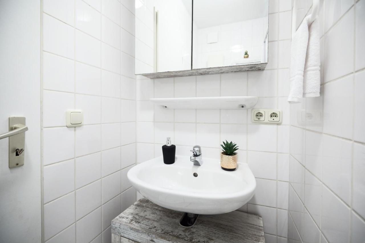 Stilvolles Ruhiges Studio - Parkplatz, Wifi, Tv Em-Apartments Deutschland Bielefeld Eksteriør billede